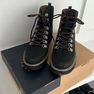 Women’s teva mid form boot black - like new worn inside